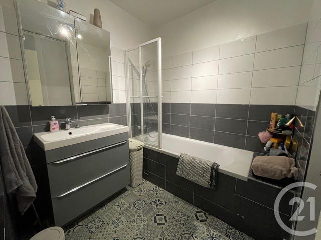 Afficher la photo en grand Appartement F4 à vendre - 4 pièces - 68.63 m2 - CONFLANS STE HONORINE - 78 - ILE-DE-FRANCE - Century 21 La Batellerie