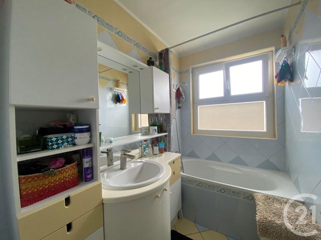 Appartement F5 à vendre - 5 pièces - 78.24 m2 - CONFLANS STE HONORINE - 78 - ILE-DE-FRANCE - Century 21 La Batellerie Appartement F5 à vendre - 5 pièces - 78.24 m2 - CONFLANS STE HONORINE - 78 - ILE-DE-FRANCE - Century 21 La Batellerie